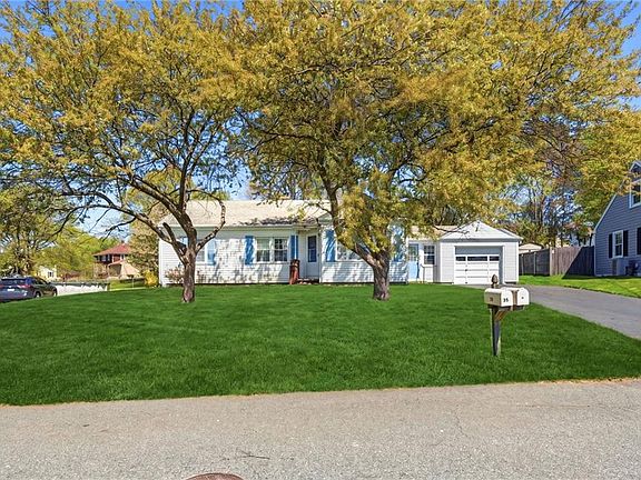 3rd image of 15 Valley View Dr