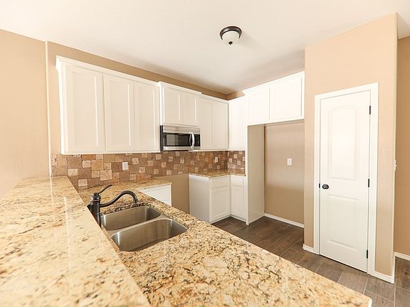 3rd image of 1103 Honeysuckle Ave