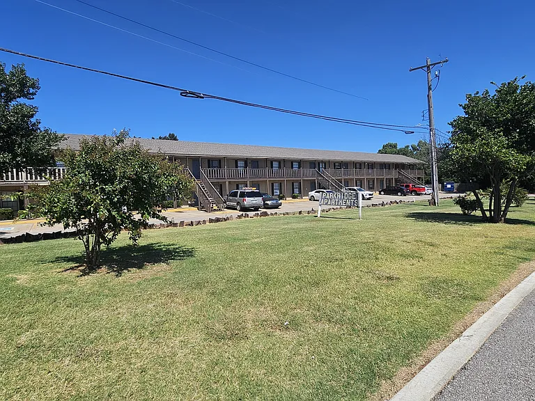 Parkridge Apartments — Photo 6