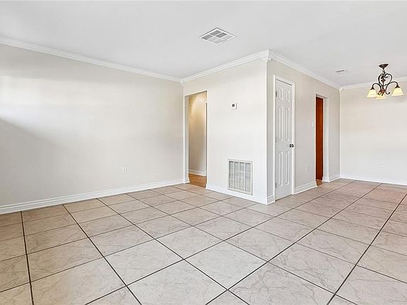 4th image of 2209 Green Acres Rd