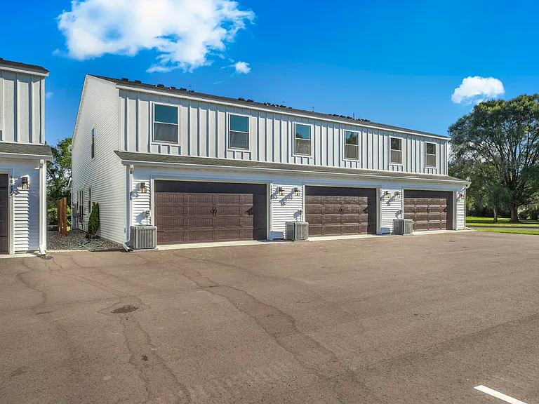 18531 Levee St — Photo 18