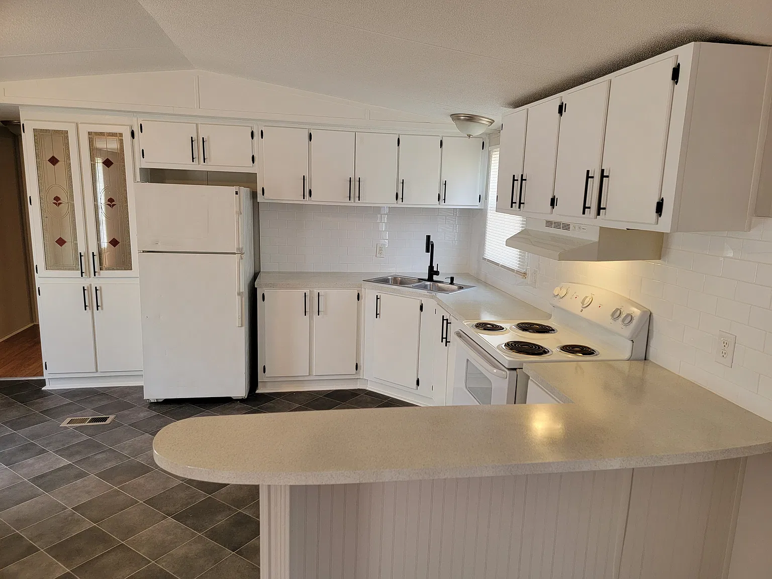 3 bed, $1,580 — Photo 2