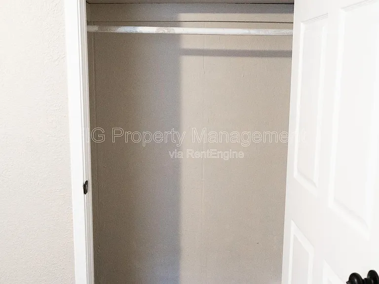 1414 Chicago Ave NE — Photo 6