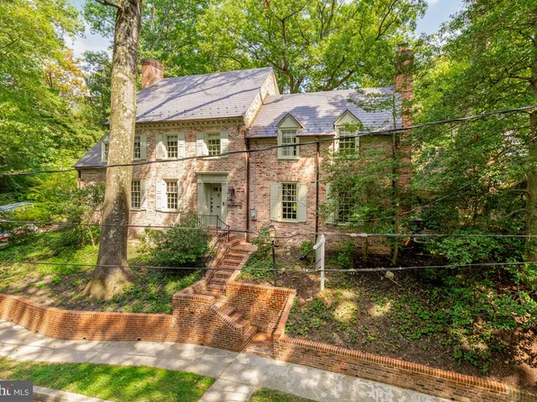 2035 Parkside Dr NW, Washington, DC 20012