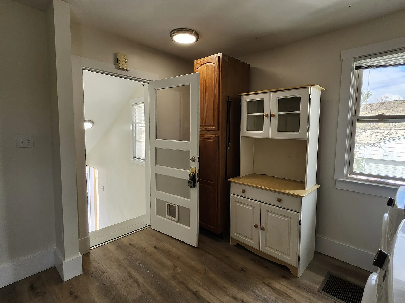 2 bed, 1100 sqft, $1,375 — Photo 2