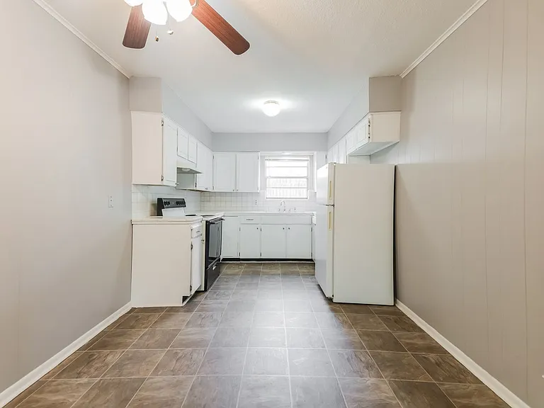 1400 N Austin St — Photo 9