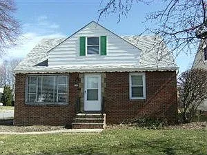 541 E 253rd St photo 1