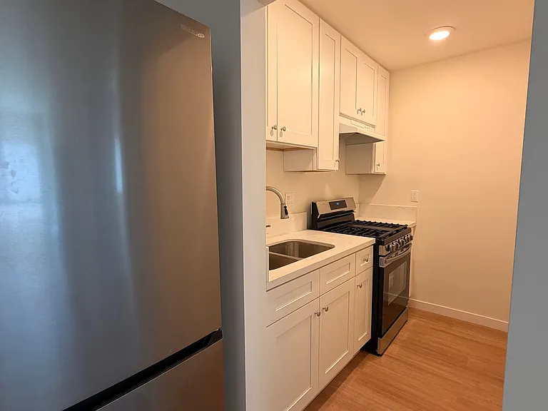 3950 S Hillcrest Dr — Photo 3