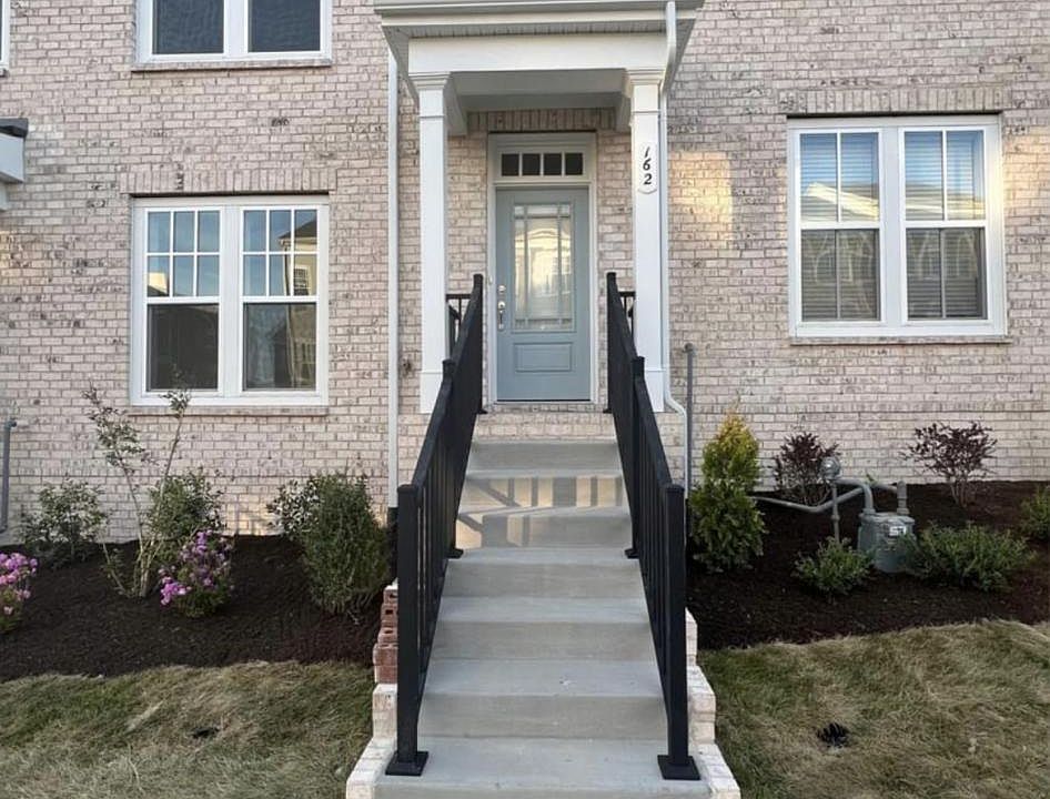 1st image of 162 Burkitt Commons Ave