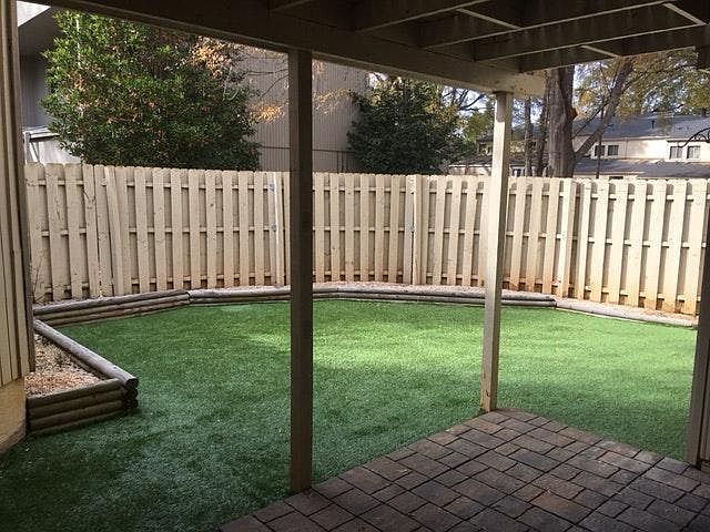 Fenced private backyard/patio