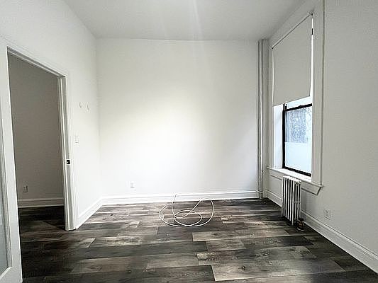 5th image of 229 E 10th St APT 4