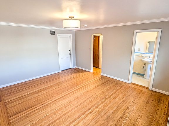 3rd image of 847 28th Ave