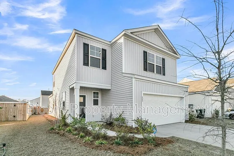 4 bed, 2.5 bath, 2203 sqft, $2,500 — Photo 2