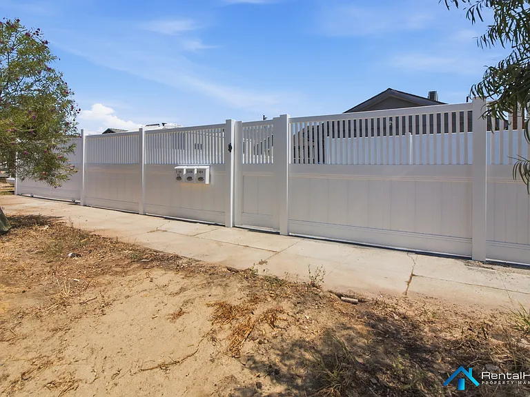 7404 Lemp Ave — Photo 14