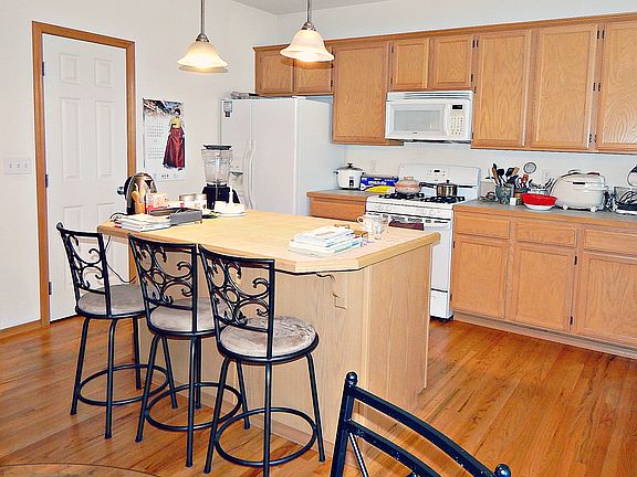4th image of 3923 147th St SW
