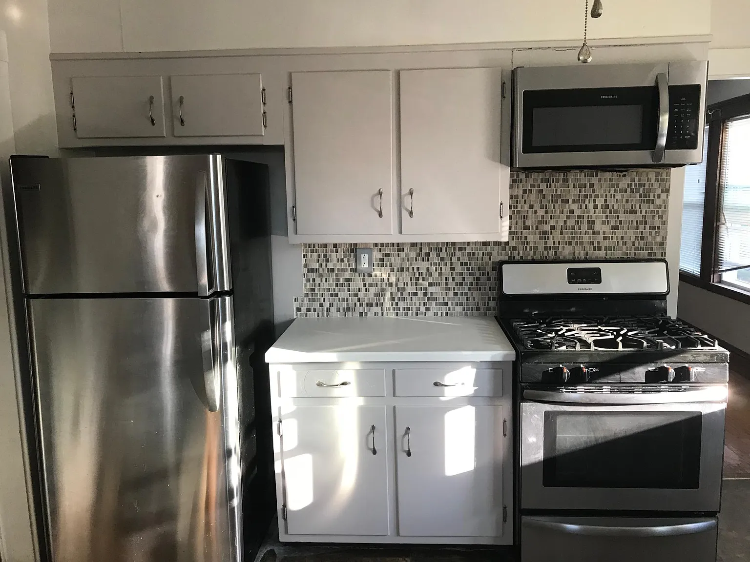 3 bed, 1150 sqft, $2,900 — Photo 2
