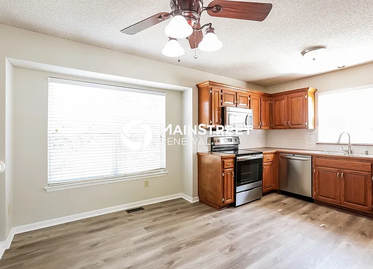1456 NW Foxboro Rd — Photo 8