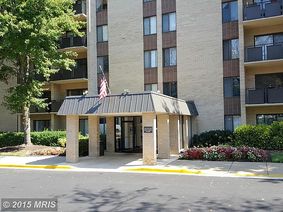 3rd image of 3100 S Manchester St APT 542