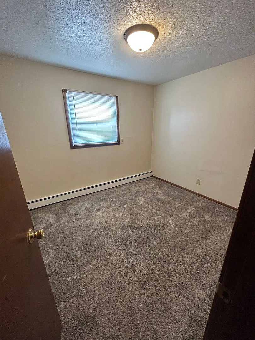 335 Iowa Ave — Photo 4