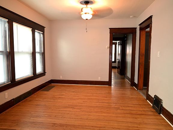 5th image of 61 Woodside Ave Floor 1