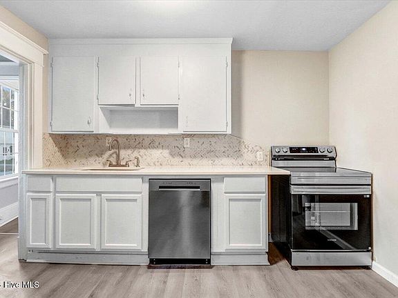 3rd image of 923 Belvedere Street