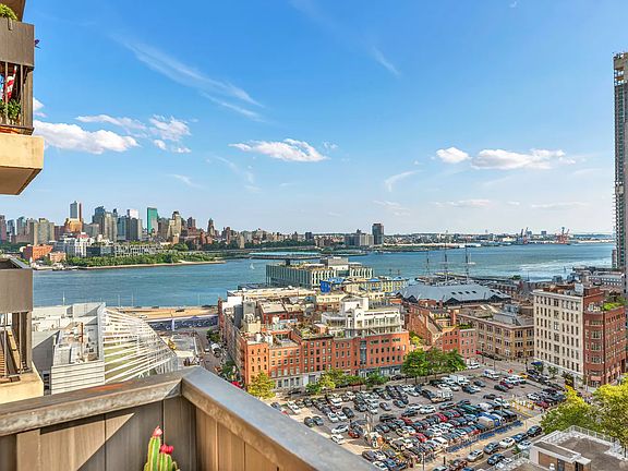 3rd image of 333 Pearl St APT 18D