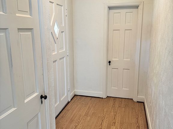 4th image of 3553 Hamilton Ave #1