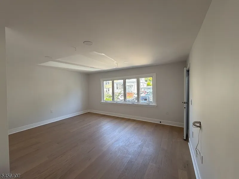 3 bed, 1.0 bath, $3,200 — Photo 3