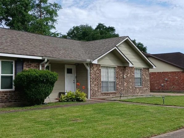 3807 Quiet Place Dr, Houston, TX 77082