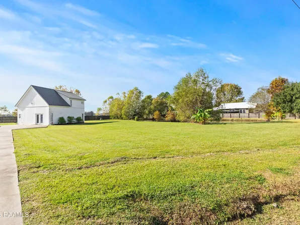 1040 Ray Ln, Breaux Bridge, LA 70517