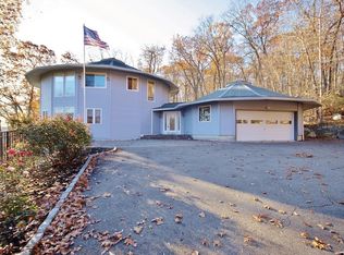 57 Indian Lake Rd, Putnam Valley, NY 10579