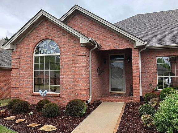 2nd image of 210 Woodbury Ct