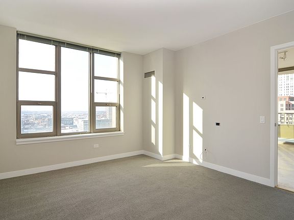 5th image of 200 N Jefferson St APT 2104