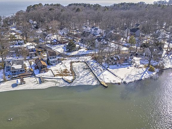 4th image of 939 Main St