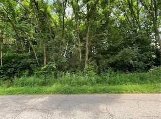 Fairlawn Ave SE, Hubbard, OH 44425