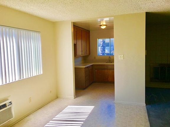 5th image of 138 E Live Oak St APT D