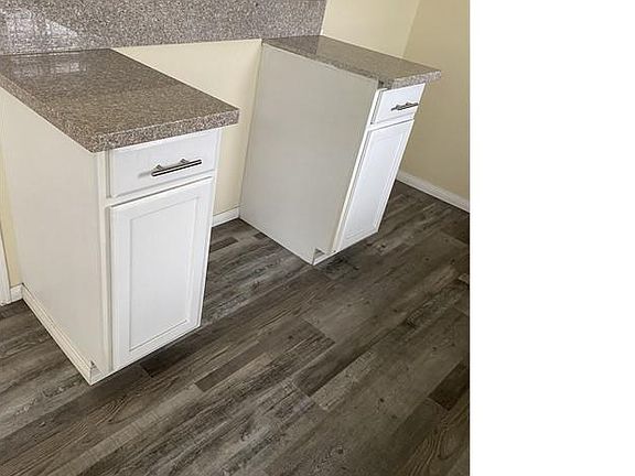 3rd image of 810 Laconia Blvd