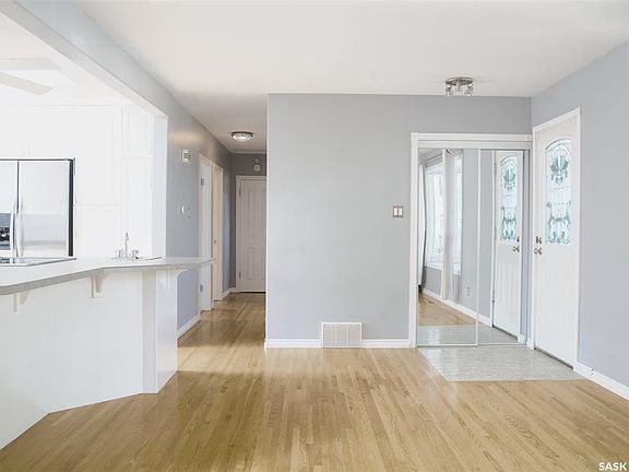 3rd image of 445 WINNIPEG AVENUE S
