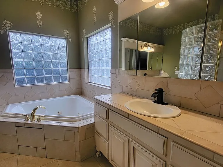 1032 W Lindsey St #A — Photo 14