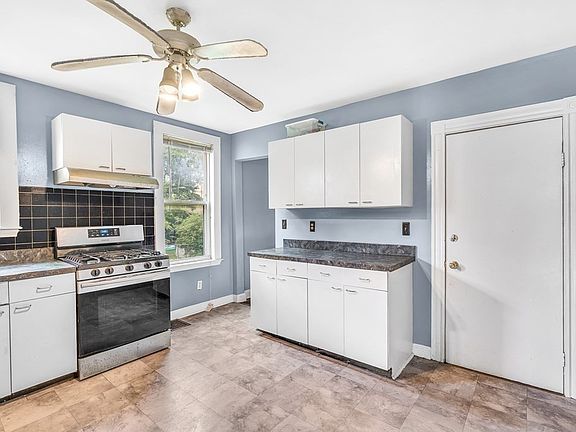 4th image of 68-68 Clarkson St #70