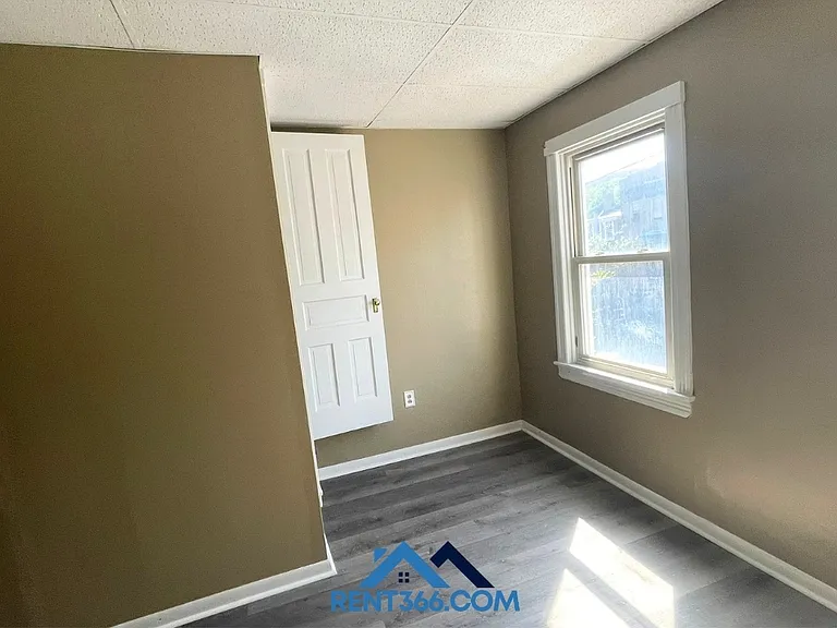 929 Center St #2 — Photo 3