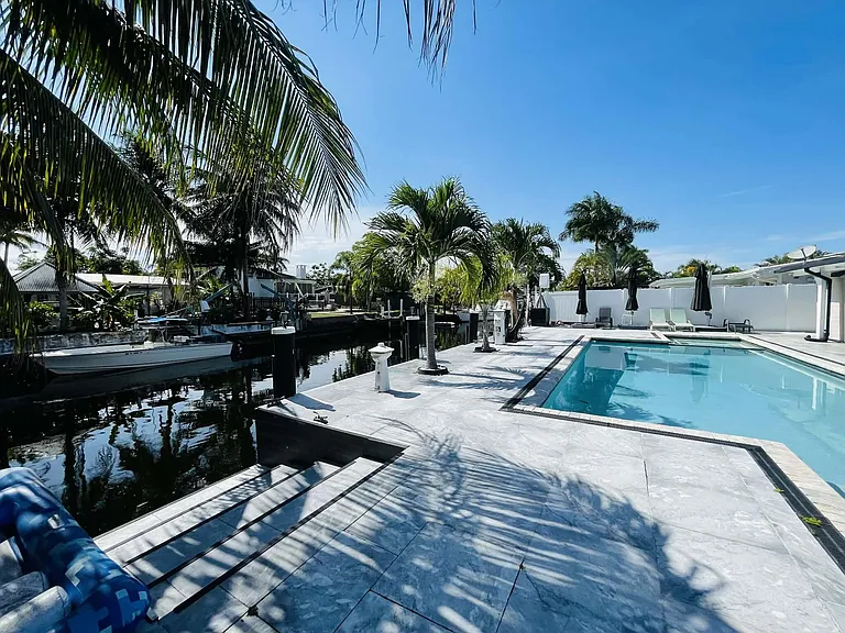 2531 Gulfstream Ln — Photo 2