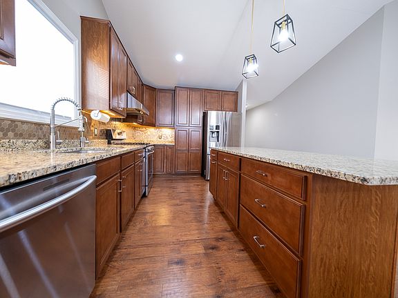 5th image of 20904 Greenwood Ct