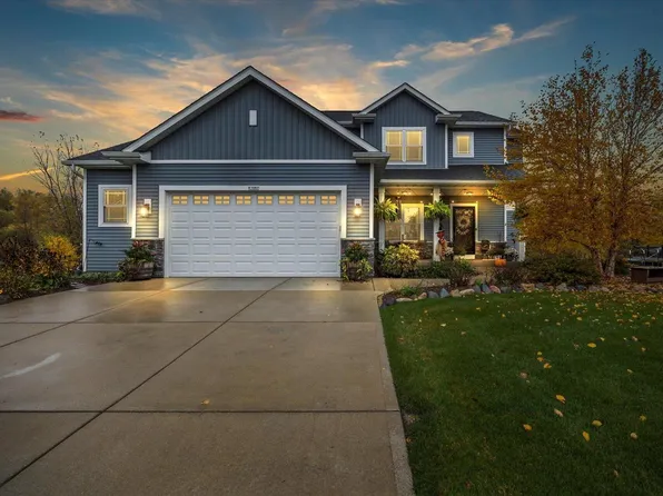 W1067 Hunter LANE, Ixonia, WI 53036