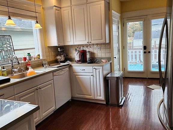 3rd image of 1403 N Anderson Street