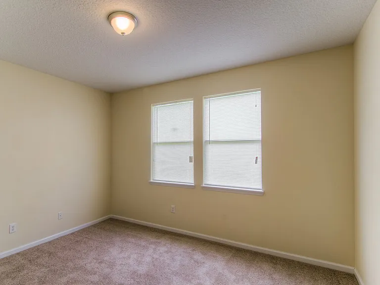 2509 Victoria Point Dr — Photo 8