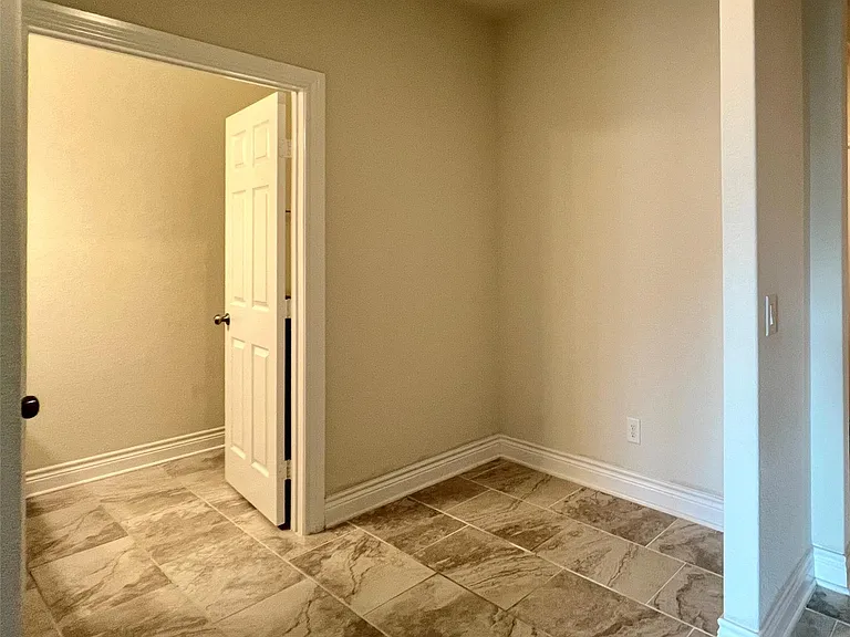 10916 Cannes Memorial Dr — Photo 29