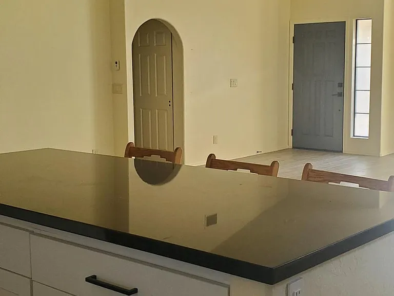 Kitchen island, lots of room for family participation