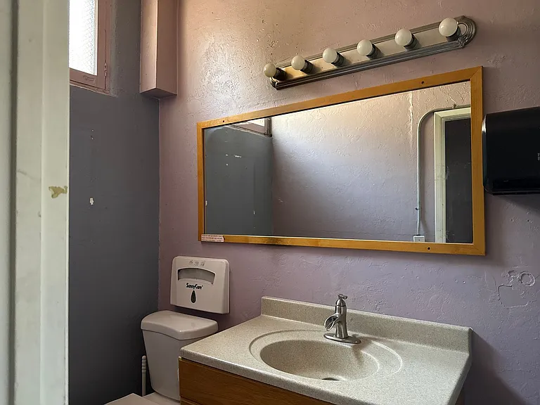 3700 E Broadway — Photo 9