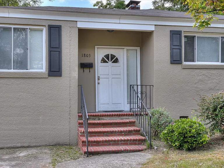 1803 Heath St — Photo 5